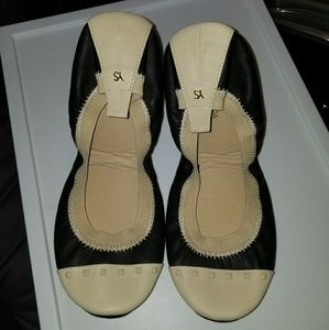 Yosi Samra cream and black ballet flats